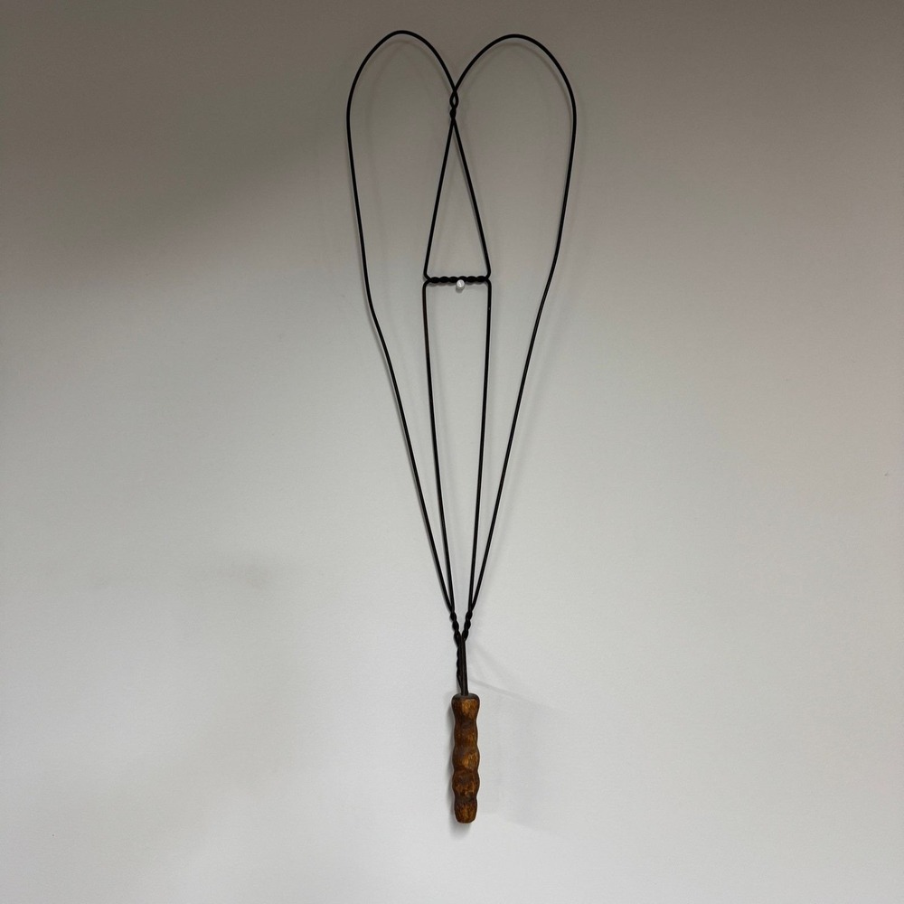 Vintage Heart Shape Wire Rug Beater Primitive Wood Handle Rustic Farmhouse Decor